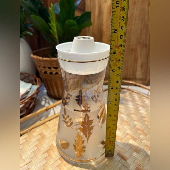 Vintage gold leafed decanter - Picture 6 of 7